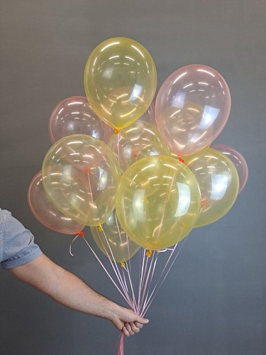 Сыязка из полупрозрачных шаров